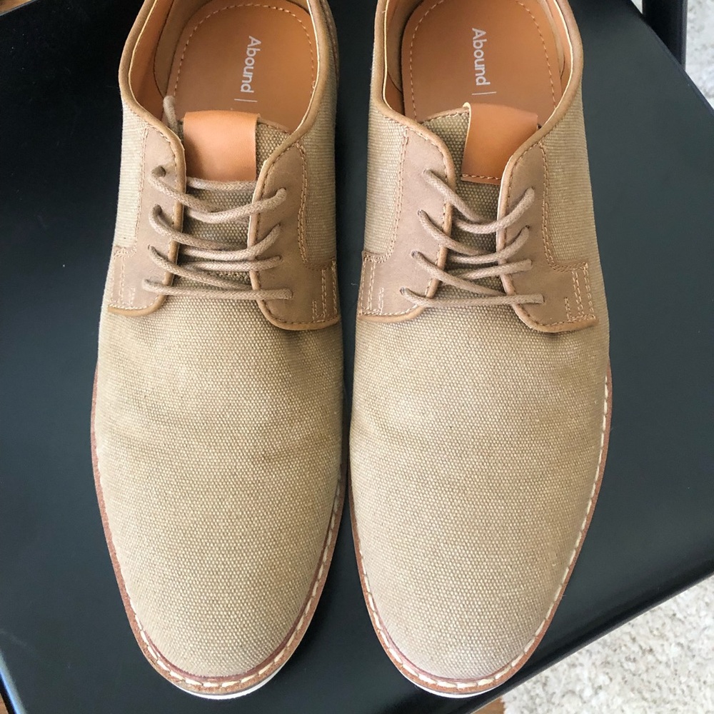 Beige men dress shoes